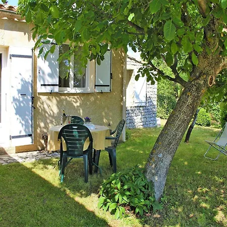 Semesterbostad In With Garden Revest-du-Bion