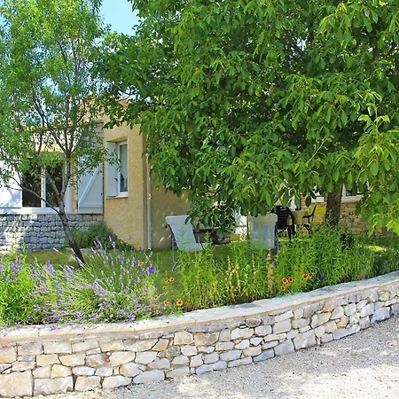 In With Garden Revest-du-Bion